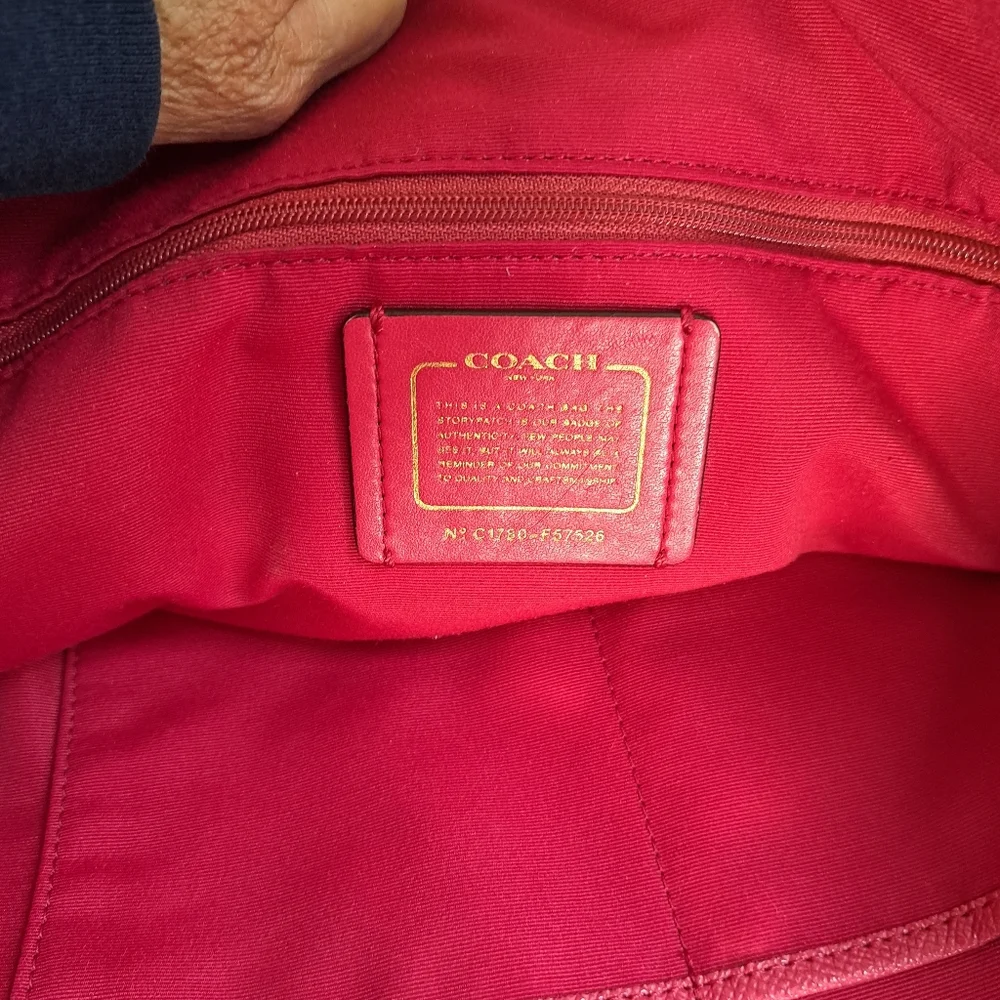 Coach Ava Pink Leather with Gold Chains Shoulder Bag Great Condition Like NEW 🥰 - Picture 7 of 9